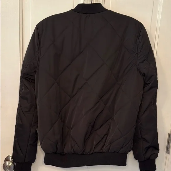 Women’s Forever 21 Black Quilted Bomber Jacket - Picture 2 of 3